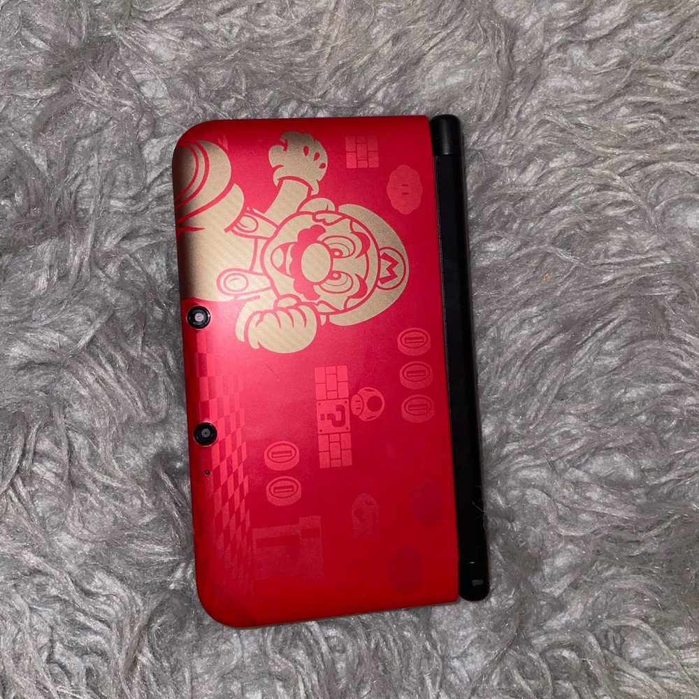 Nintendo 3DS XL Super Mario Bros 2 in Red